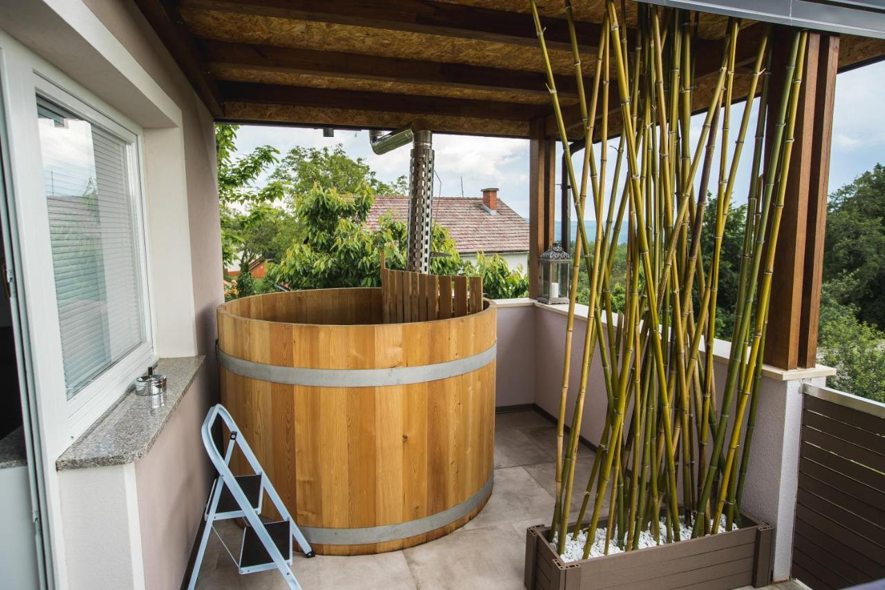 Apartment Ma&Ja With Hot Tub Metlika Buitenkant foto